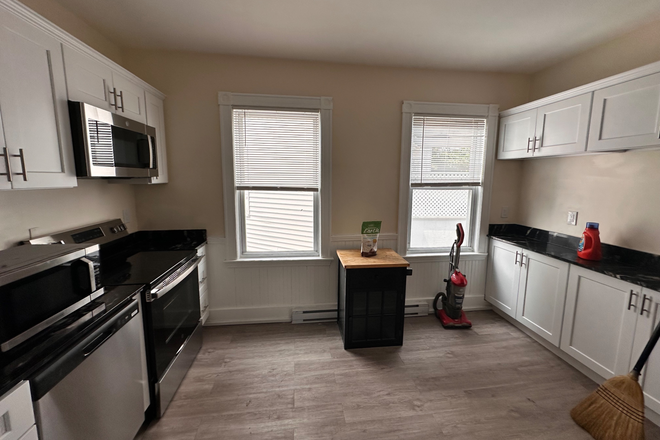 Kitchen - 4 BED 2 BATH Brand NEW Renovated Kitchen!! central A/C Laundry in building Apartments
