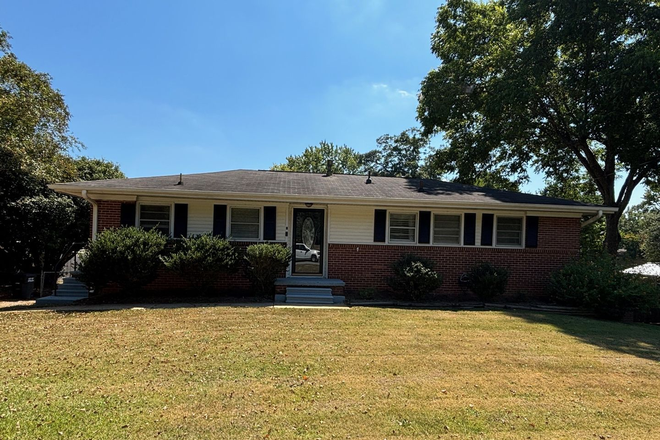  - 305 Highland Ave., Opelika