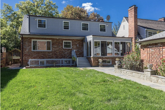 Backyard view, I can get more updated pictures of the interior - Spring Valley, 3 bed 2 bath, 5 minutes walk from campus, looking for summer sublets