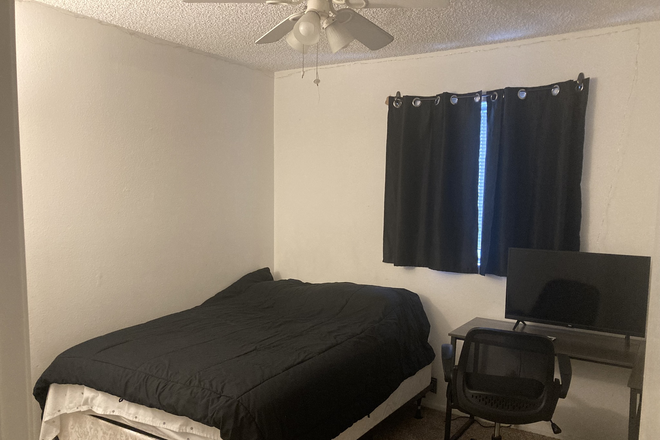 Furnished Bedroom with full-sized bed - Furnished Room in Condo Close to UCSD
