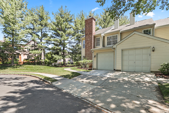 End-unit with one-car garage - 3BR thome-Heath Ct-Princeton