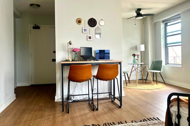 Dining nook - A sunny corner unit in a walkable neighborhood available for sublease Apartments