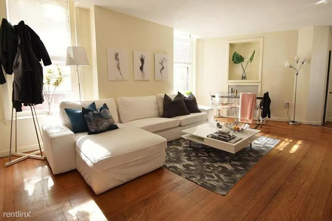 . - 2027-2028 great Beacon St brownstone near Cleveland Circle Apartments