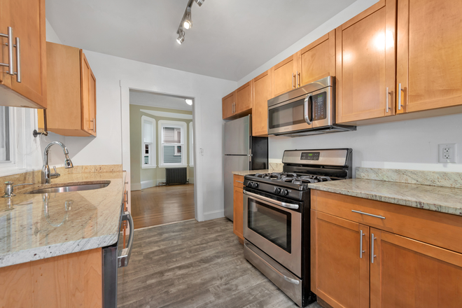 . - Spacious 5BR Single-Family Home Near Brighton Center & Green Line