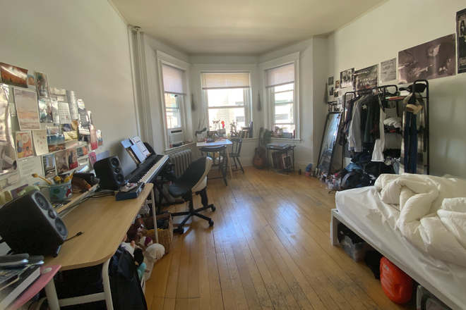 1st room - Cute 2bed on Westland, front facing, sunny conveniently located Apartments