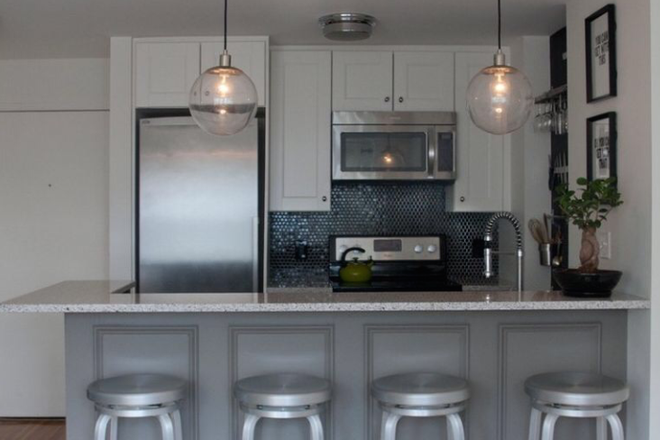1 - Fantastic location 1 bed 1 bath, SUNNY, CITY views, with elevator and concierge. H/HW included