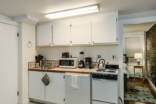 Kitchen - Revere St 1 Bed Beacon Hill Apartments