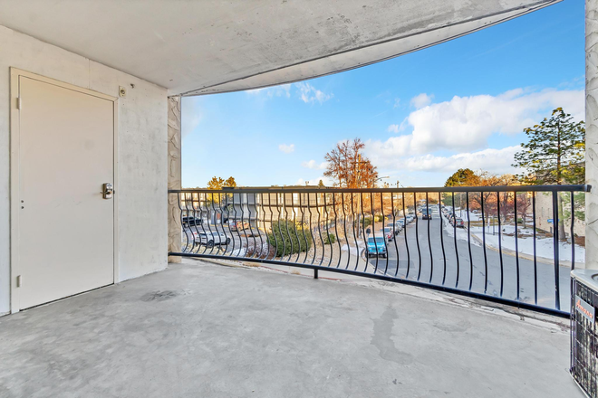 Large Balcony with Storage - Spanish Towers Apartment - Fully Furnished Single Room in 2 Bedroom Apartment