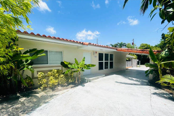 front - Tropical Retreat 5 bed by FIU