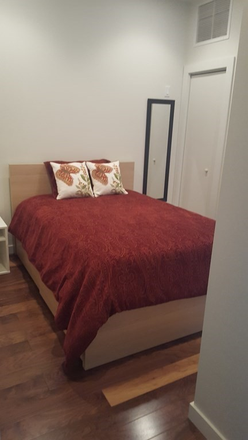 - - Right close to Campus!! Penthouse Studio w/ Modern Kitchen & Laundry in Unit