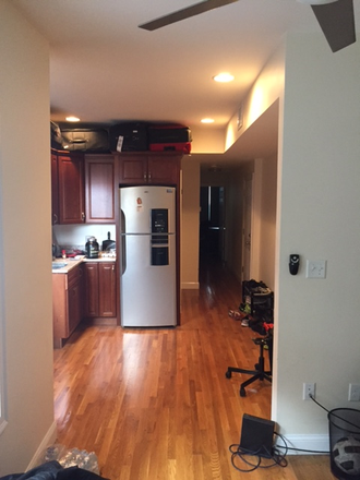 LIVING - LOCATION!! 3 BED CLOSE TO CAMPUS WITH IN UNIT LAUNDRY! 9/1/26! ONLY HALF BROKER FEE! Apartments