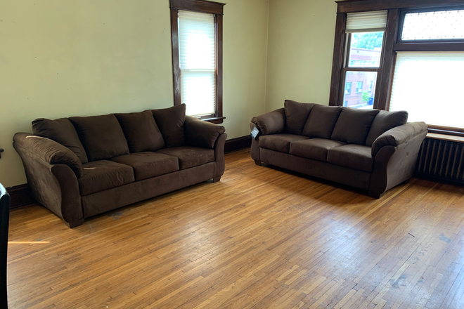 LR - Selby & Fry 4 BR; one block from Whole Foods and bus lines!