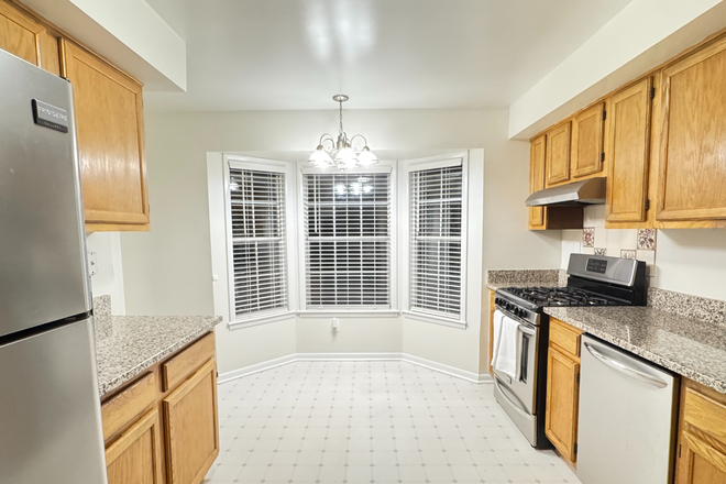 Large kitchen with new granite countertops and stainless steel appliances - Bright, Pristine 2 BR / 2 BA Penthouse Condo in Canal Pointe - 5 Min Drive to Campus!