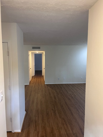 Entry Hallway - Easy Access to Everything - Quiet Condo Community 2 Bed/1 Bath includes Cable, Water & Washer/Dryer