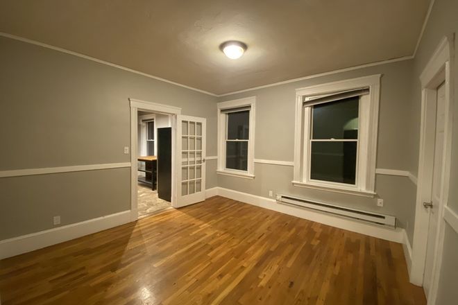 Call NOW for showings! 617-236-8600 - HANOVER ST - LUXE RENOVATED 4BR NEAR WATERFRONT *AVAIL NOW* W/ LNDRY IN BLDNG, RNTL PRKNG, DW Apartments