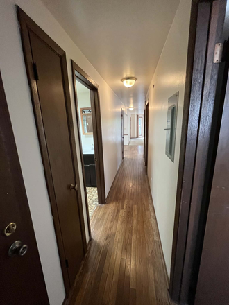 Hallway - 2 BED: Walking distance from UIC East Campus Apartments