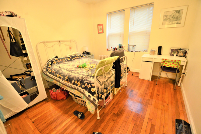 24 Haviland St - Avail 9/1 - AWESOME 1 bed split on Haviland St.