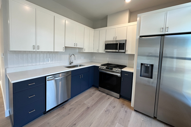 - - Modern 2 Bed 2 Bath – Near HBS