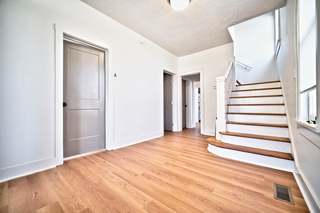 Living area - $500/month private bedroom for rent! House