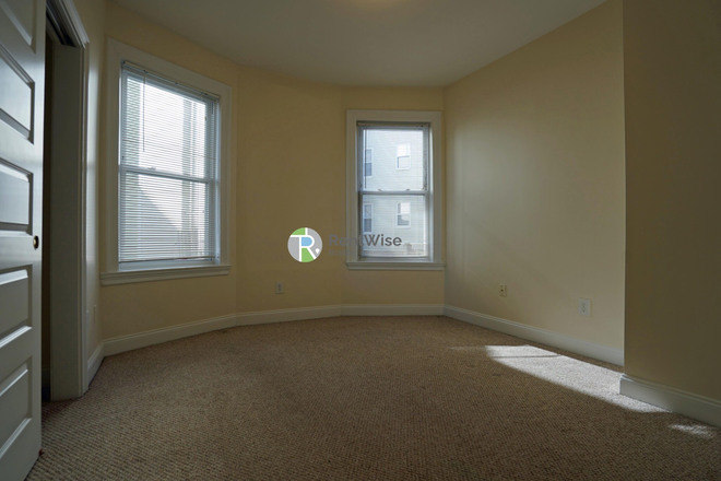 1 - SEPT 2026 | Allston 2 Bed, 2 Bath | Central A/C | Hardwood Floors | Pet Friendly! | No Broker Fees! Apartments