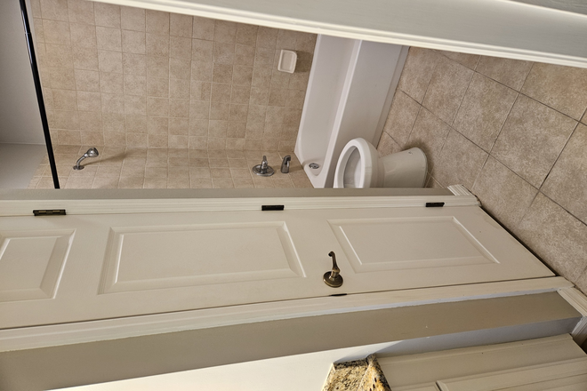 bathroom (shower curtain and mat were just added) - Mallorca Square