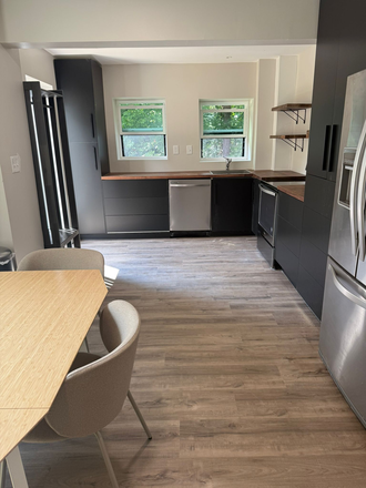 Kitchen - Fully furnished, modern finishes, utilities included House