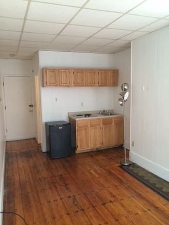 STUDIO - NO BROKER FEE AND JUST PAINTED! BACK BAY UNFURNISHED STUDIO AT 272 NEWBURY ST. AVAILABLE NOW Apartments