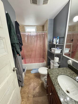 Bathroom - 5 Bed 2 Bath on Iroquois!! In Unit Laundry!!