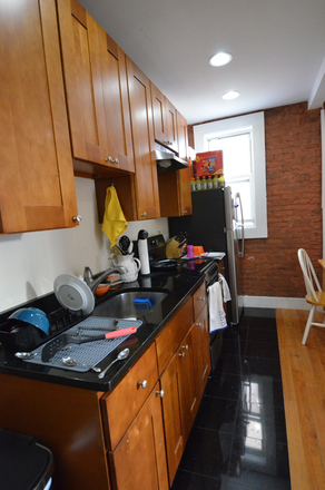 Kitchen - 2 Separate Bedrooms Eat in Kitchen  Renovate walk to Campus No Fee 9/1/26 Apartments