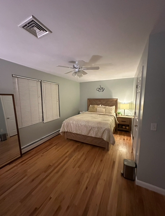 Bedroom - Beach House in Narragansett close to campus
