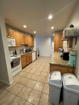 Kitchen - College Place Apartments