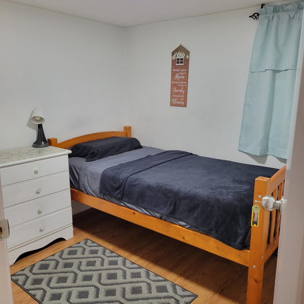 Private Bedroom (Single Bed) - Private room in Attila Court, Etobicoke! Utilities Included! House