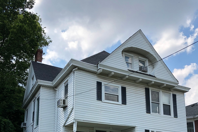 Exterior, Front - 3923 Spencer Ave #2 Apartments