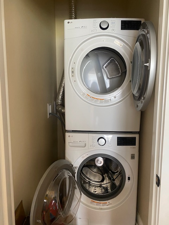 In Unit Washer dryer - Seeking Part-time Student / Post Doc / Faculty for Lease Takeover Apartments