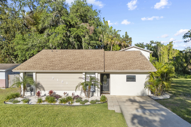 Photo - 5 bedrooms 4 full baths w/ heated pool & laundry room House