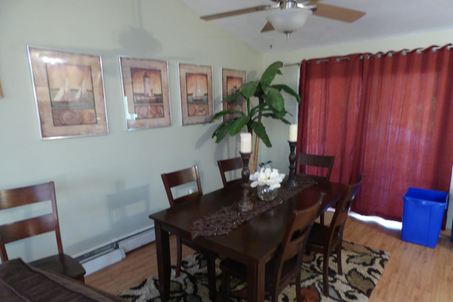 Dining Area - Available for a group of 4! 4 Bedroom in Bonnet Shores! House