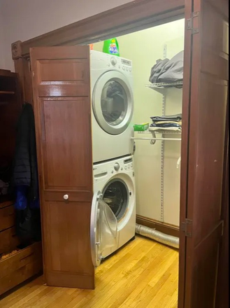 Washer & Dryer - 1 Bedroom | Washer & Dryer in Unit | Queen size Bed | Walk-in closet | Green and Orange line access Apartments