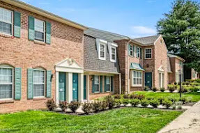 Outside view - New Kent Apts, East of WC, need car, 1 bdrm/bath of 2 bdrm/2 bath unit, sublet 4 or 5 mos, renew 12