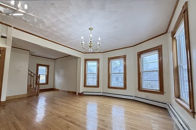 Living Room - Spacious Two-Story 2-3 Bed in Oak Square – Minutes from Boston Colleges & Downtown Apartments