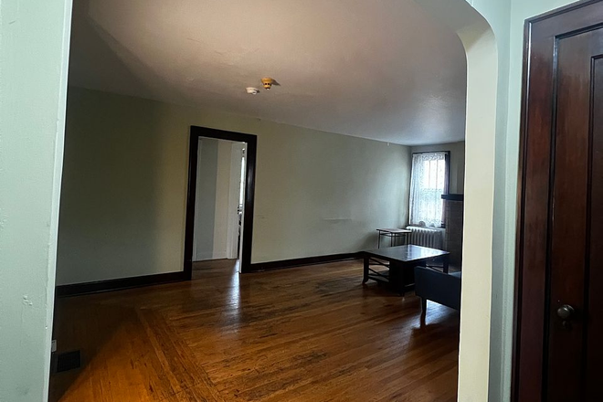 Entryway - Large 5-6 Student Townhouse on Xavier's Campus