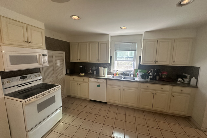 Kitchen - Single Family 4 bedroom with in-unit laundry and parking! House