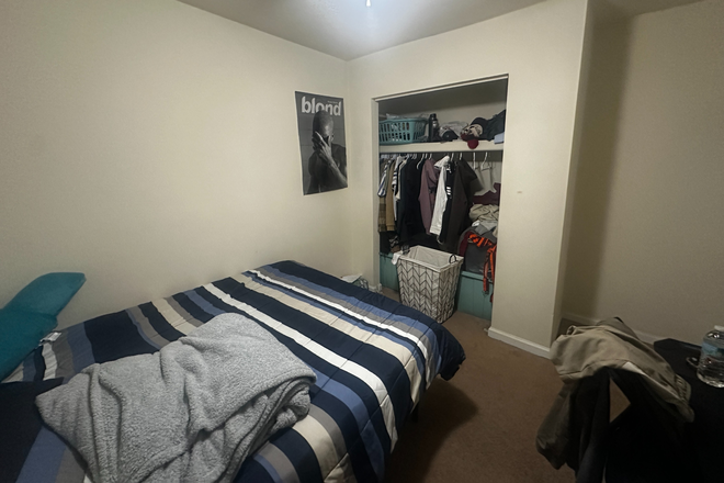 Bedroom - Sublease Pheasant Run Townhome