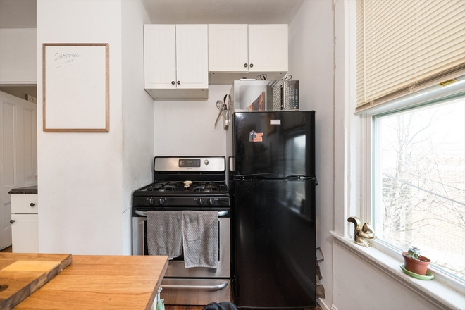 kitchen - **NO BROKERS FEE!!** UPDATED 2 Bed / 1 bath available 8/1/26!! Apartments