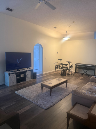 Living room - Home near UCF/Waterford area