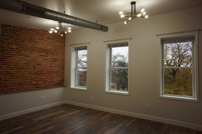 Living Room - Spacious Recently Renovated 3-bdrm, 2 bath 3rd Floor Apt overlooking Union Square