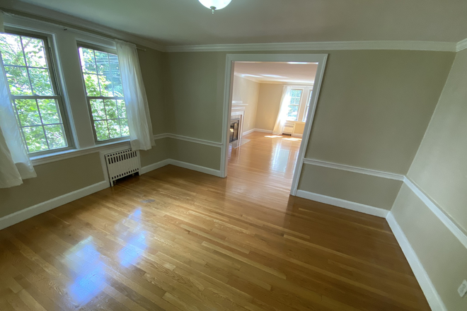 Dining Room - **MOVE IN 08/01/2025**LARGE 3 BED 2 BATH BRIGHTON APARTMENT - OFF STREET PARKING - WALK TO CAMPUS!!