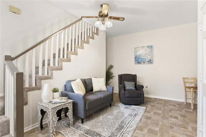 Living Room - Beautiful 1 BR (Unfurnished) Carriage House in Superb Uptown Location! Available Aug. 1st