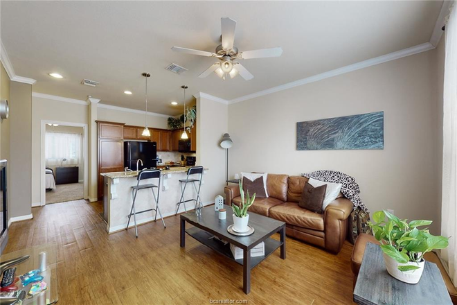 Kitchen and Living Room - 1 Bed, 3 x 3 Lakeridge Townhomes