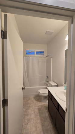 Shared bathroom with another bedroom - 1 Bed 1 Bath House near UC Merced