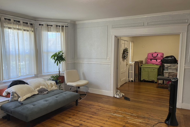 Spacious Living Room - Amazing 5BR/2.5Ba Brighton Duplex - Steps to Commonwealth Ave & T